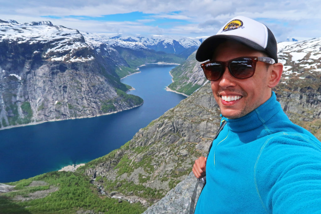 guide to solo hiking the trolltunga